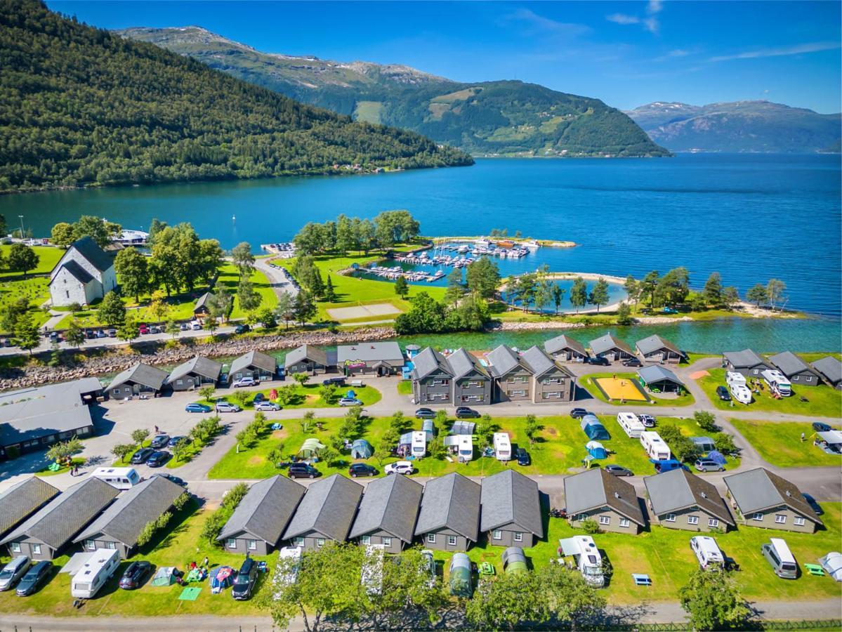 Hotel Mikkelparken Ferietun Kinsarvik Exteriér fotografie