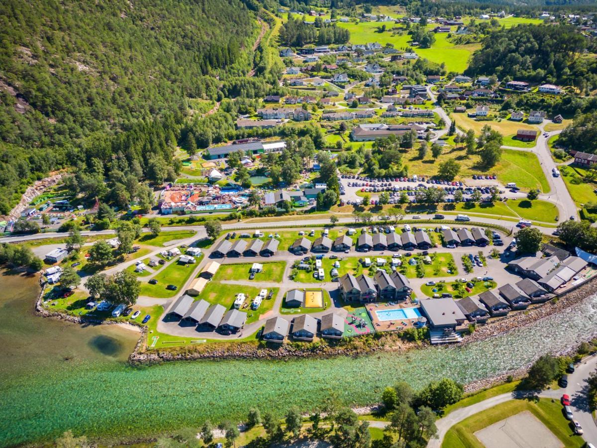 Hotel Mikkelparken Ferietun Kinsarvik Exteriér fotografie