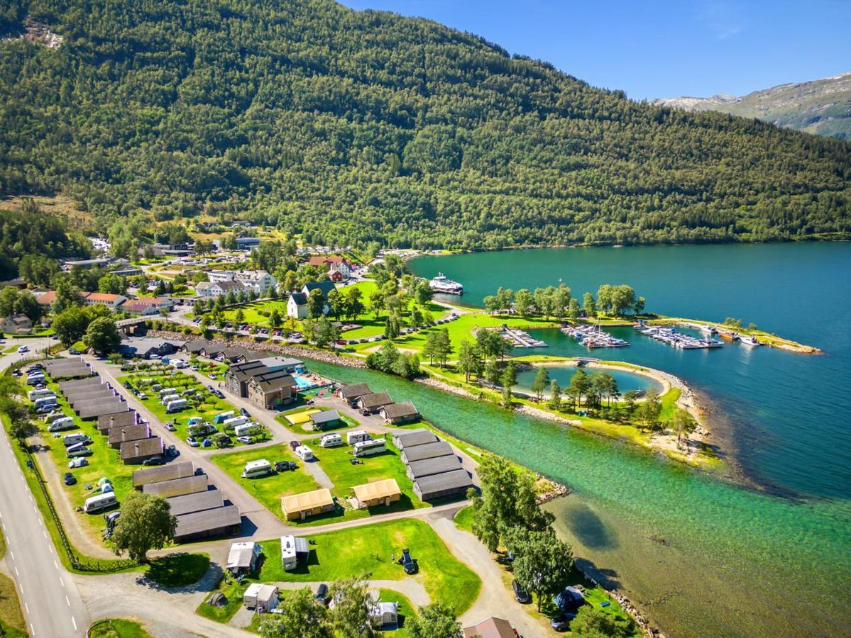 Hotel Mikkelparken Ferietun Kinsarvik Exteriér fotografie